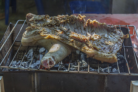 灰猪肉炙烤烹饪木炭食物煤炭派对牛扒火焰烧烤肋骨图片