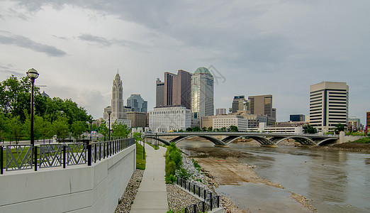 哥伦布俄亥俄州天际和市区街道 下午晚些时候景观城市建筑摩天大楼建筑学图片
