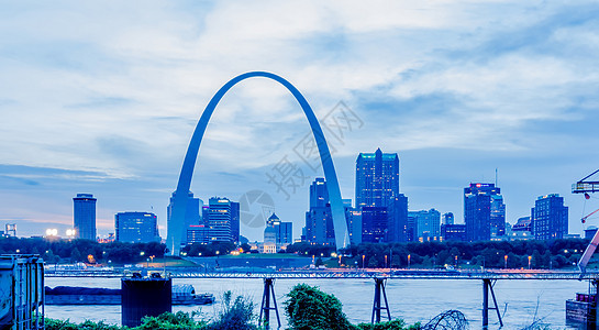 圣路易斯市天线 圣路易斯市中心与门的图象蓝色拱门城市外观路灯目的地景观地方旅游天际图片