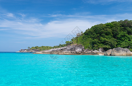 热带自然热带蓝海和石头海岸图片