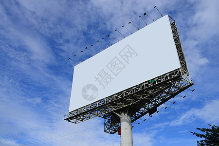 空白广告牌展览帆布零售白色横幅商业天空营销蓝色市场背景图片