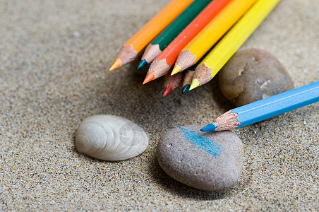 铅笔颜色红色黄色工具学校假期蜡笔彩虹绿色海滩黑色图片