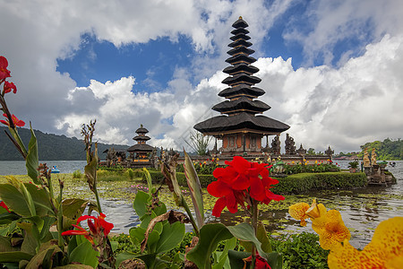 Ulun 达努寺庙上帝异国精神风景情调天空宗教热带蓝色山脉图片