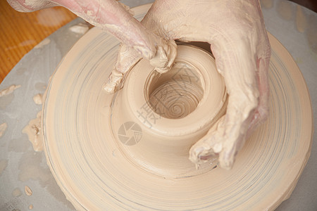 陶匠的手工匠旋转花瓶血管手工业专注艺术模具黏土杯子图片