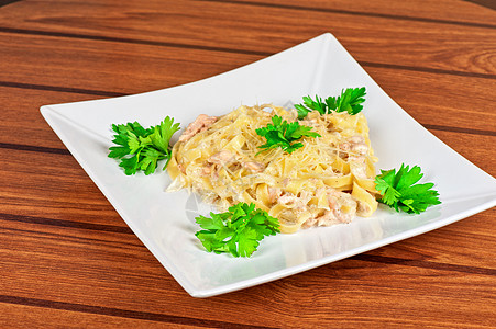 面食加虾虾盘子桌子正方形桌布海鲜奶油营养菜单面条胡椒图片