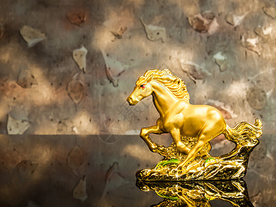 金金马骑士雕像小跑木头金子纪念馆马术金属黄色环境图片