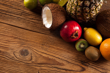 木制桌上超美味的热带水果柠檬营养食物白色花岗岩橙子奇异果饮食菠萝桌子图片