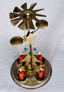圣诞节蜡烛棍红色火灾黄铜季节旋转火焰珠子桌布古董星星图片
