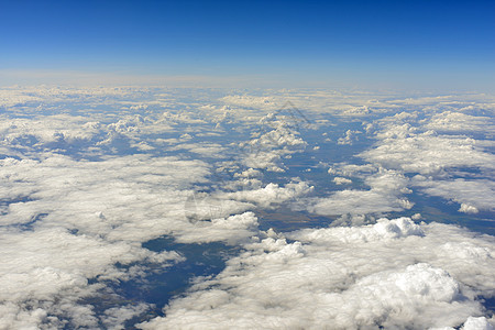 蓝天空和乌云天空漂移假期航空公司天气阳光游客运输自由旅行图片