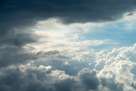 天空即将降下天气太阳蓝色气氛戏剧性白色水分云景多云环境图片