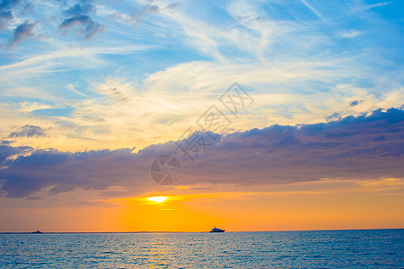 普罗维登夏莱斯岛日落时帆船旅游血管放松海洋橙子游客海浪旅行地平线天空图片