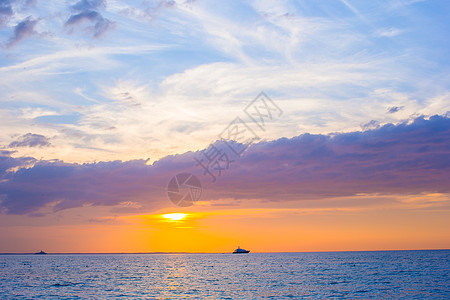 普罗维登夏莱斯岛日落时帆船海岸旅行海洋旅游橙子海岸线天空血管游客海景图片