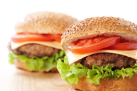 两个芝士汉堡午餐食物蔬菜面包种子野餐包子芝麻牛肉洋葱图片