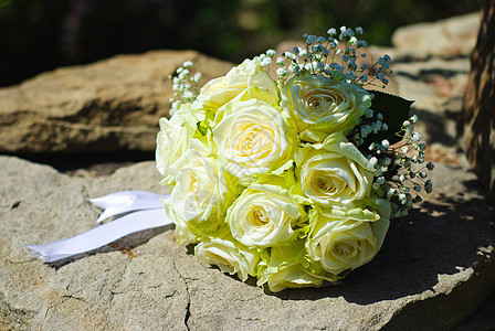 婚前花束白色玫瑰新娘新人婚礼仪式庆典图片