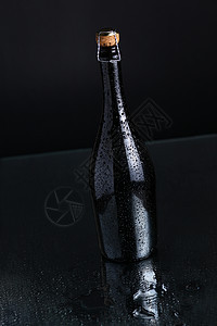 香槟酒瓶反射软木瓶子玻璃包装奢华图片