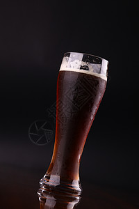 啤酒杯啤酒棕色玻璃工艺液体扣篮饮料酿造图片