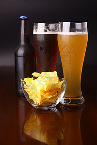 啤酒杯小麦酒精筹码酿造工艺液体瓶子玻璃小吃饮料高清图片