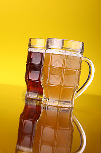 啤酒杯小麦扣篮饮料酿造酒杯啤酒玻璃工艺液体黄色图片