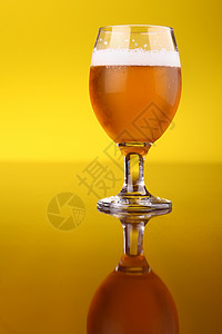 啤酒杯酿造寒意饮料啤酒液体玻璃工艺黄色图片