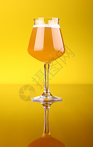 啤酒杯工艺玻璃液体黄色酿造饮料啤酒小麦图片