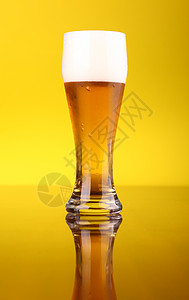 啤酒杯液体工艺黄色啤酒玻璃饮料酿造背景图片