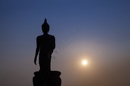 大佛在晚上旅行文化地标场景崇拜太阳日落艺术纪念碑精神图片