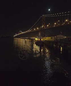 旧金山湾桥在夜深建筑靛青游客艺术海洋运输城市天空旅行天际图片