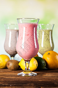 健康饮食 蛋白奶昔和水果饮食浆果活力橙子玻璃饮料早餐木头酸奶营养图片