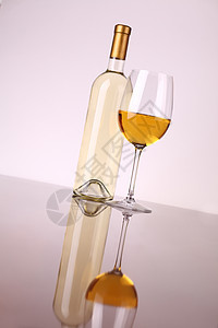 白葡萄酒杯奢华瓶子白色反射玻璃白酒背景图片