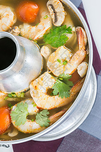 辣和酸盐虾类香料椰子传统草本植物海鲜美食烹饪香菜食物柠檬图片