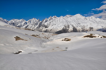 斯瓦涅蒂高加索山脉蓝天阳光风景山脉全景峡谷远足图片