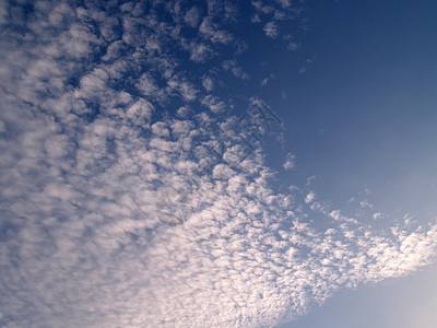 云和蓝云天空后盾卷云墙纸晴天窗户蓝色图片