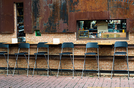 咖啡椅对制砖墙食物座位风格建筑午餐路面露台家具桌子阳台图片