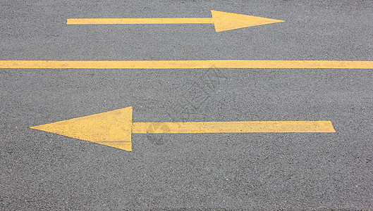 黄箭头左右和左对沥青路图片
