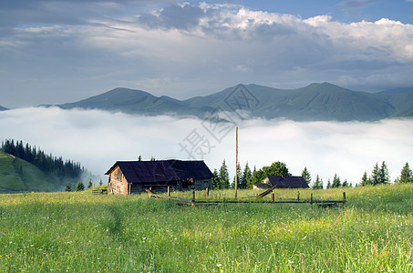 山高地貌喀尔巴阡山 乌克兰全景地平线小路草原彩虹农业房子场地木头农村图片