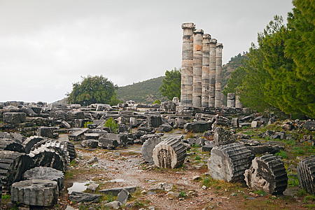 土耳其希拉波利斯古老的废墟建筑学棕褐色门廊城市古物天空衰变悲伤历史旅行图片