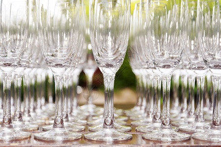 香槟玻璃杯玻璃庆典花园酒杯眼镜婚礼饮料酒精晴天酒吧图片