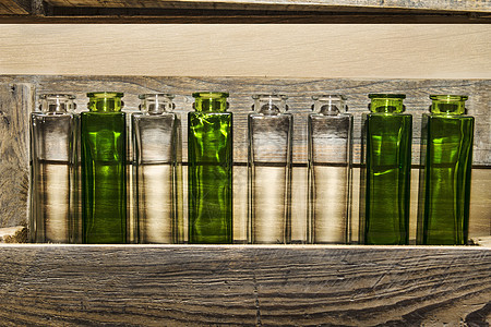 玻璃瓶苏打瓶子桌子饮料木头瓶颈器皿工作室木板玻璃图片