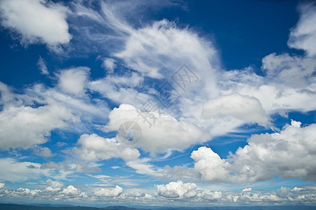 蓝色天空中的云彩气候季节多云阳光臭氧天堂天气空气白色云景图片