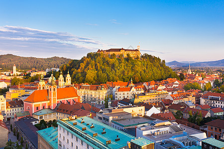 卢布尔雅那 斯洛文尼亚 欧洲的全景爬坡城堡旅游街道日落森林建筑学首都城市教会图片