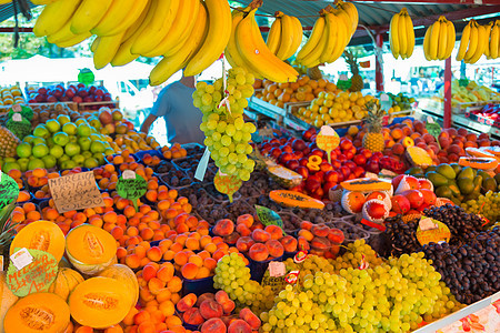 水果市场摊位李子桃子销售商业站立食物蔬菜生产杂货店味道图片
