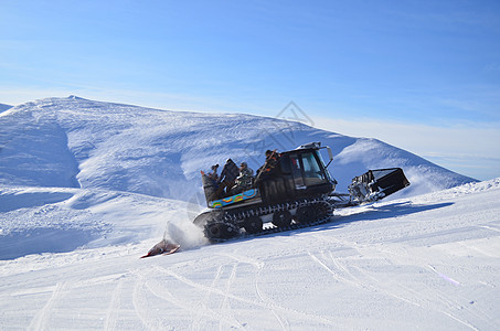 雪花猫交通山峰运动美容师滑雪天空方式运输履带车辆图片