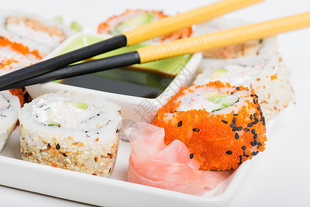 豆酱 筷子和寿司混合图片
