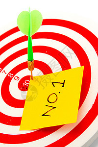 2 dart 绿色和黄色右对准目标 文本编号1木板成功游戏运动靶心红色射箭闲暇白色战略图片