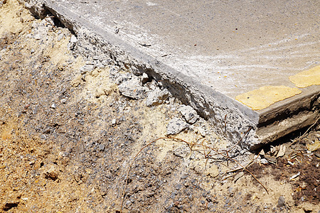 分层切割道路街道地面裂缝石头土壤建造水泥碎石工作挖掘机图片