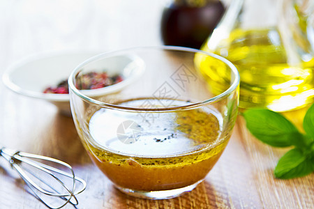 土制沙拉酱美食食物敷料蜂蜜玻璃美食家香料美味黄色草本植物图片