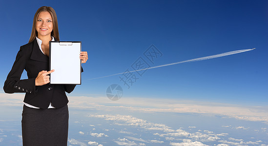 持有纸张持有人的女商务人士清单头发飞机天空天线天堂假期航班旅行活力图片