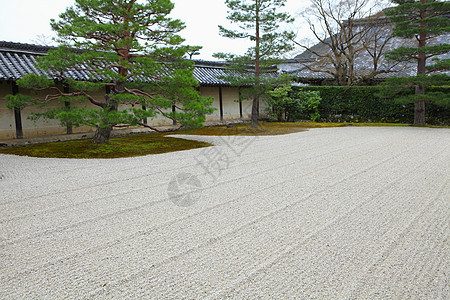 日本寺庙的Zen岩石花园图片