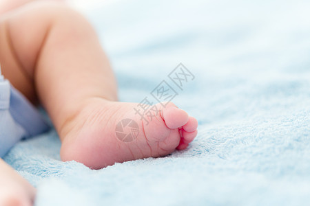 婴儿小脚毯子毛巾孩子身体童年蓝色宝贝新生父母图片