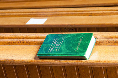 好消息圣经祷告绿色冥想教会生活背景图片